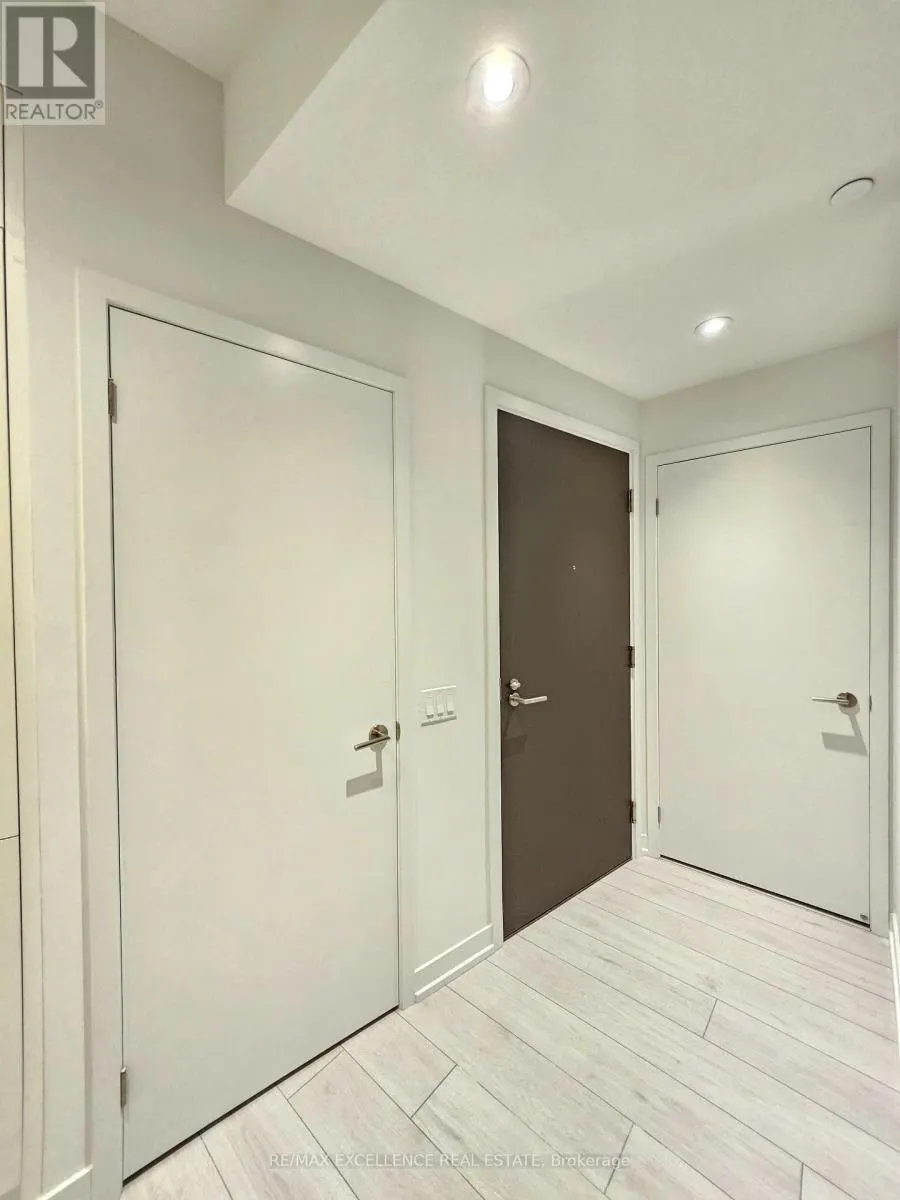 2605 - 39 MARY STREET