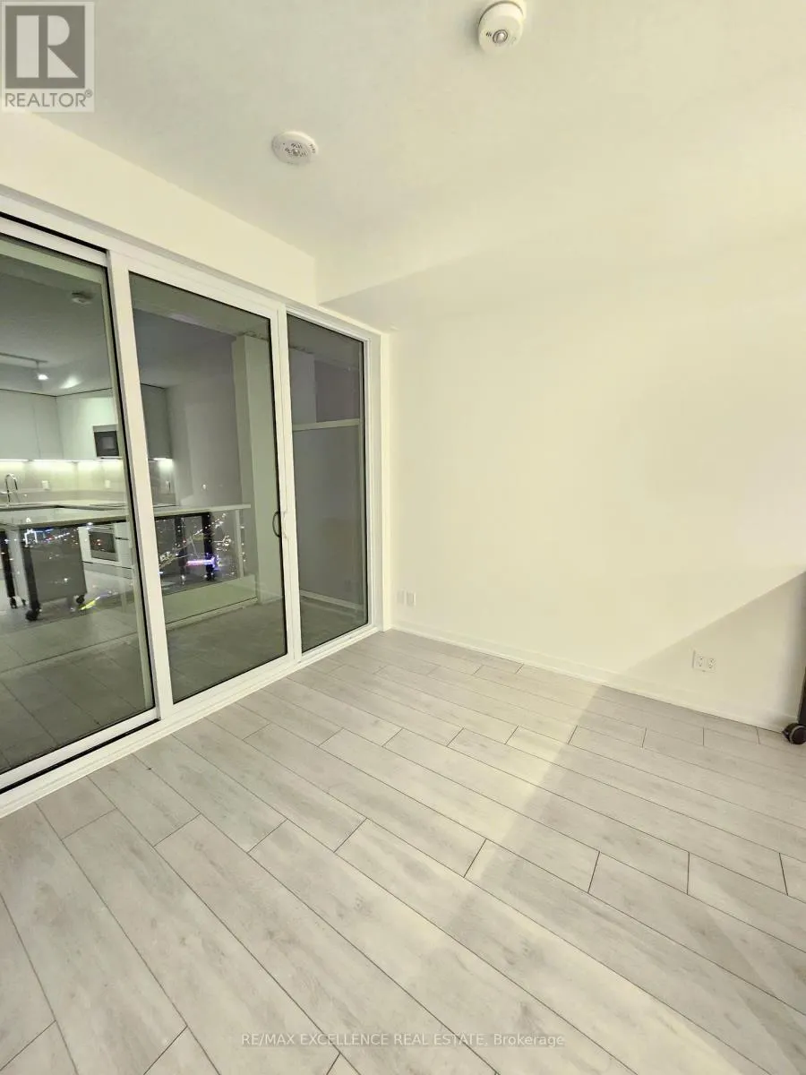 2605 - 39 MARY STREET