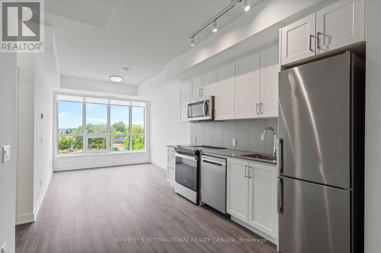 303 - 681 YONGE STREET