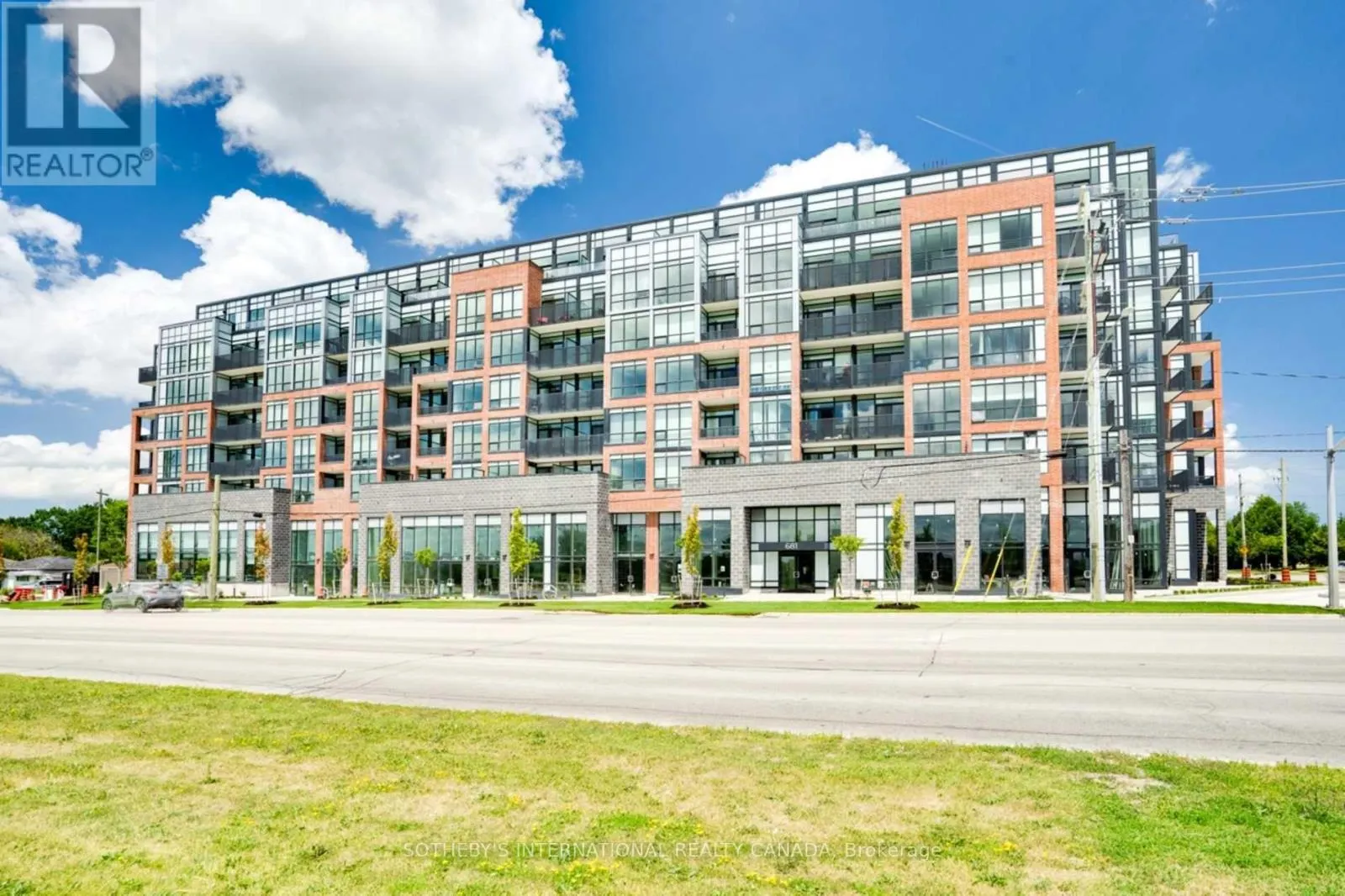 303 - 681 YONGE STREET