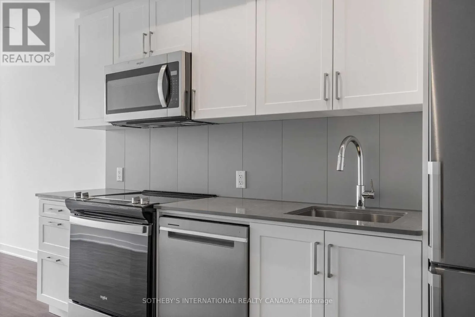 303 - 681 YONGE STREET