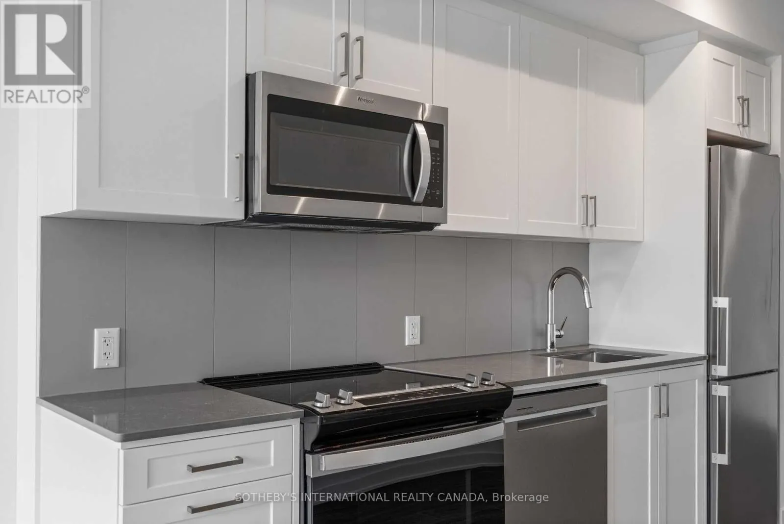 303 - 681 YONGE STREET