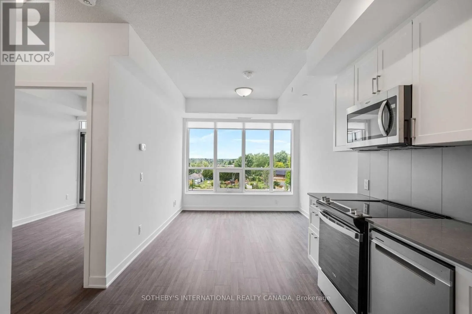 303 - 681 YONGE STREET