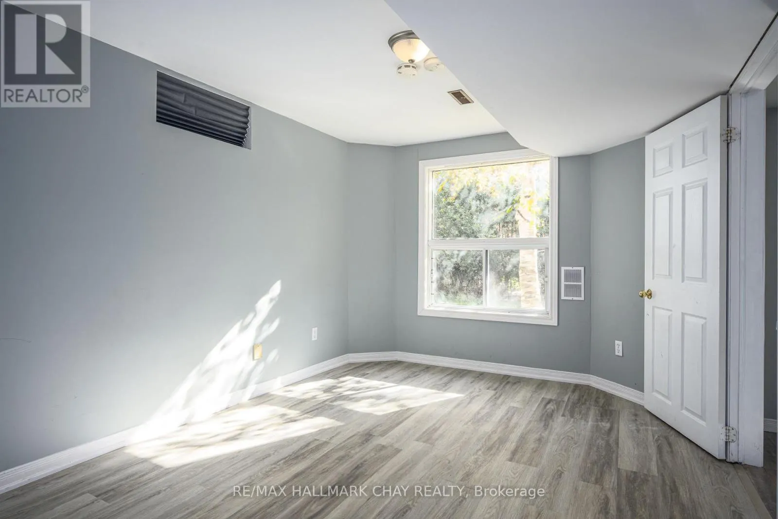 197 LIVINGSTONE STREET W