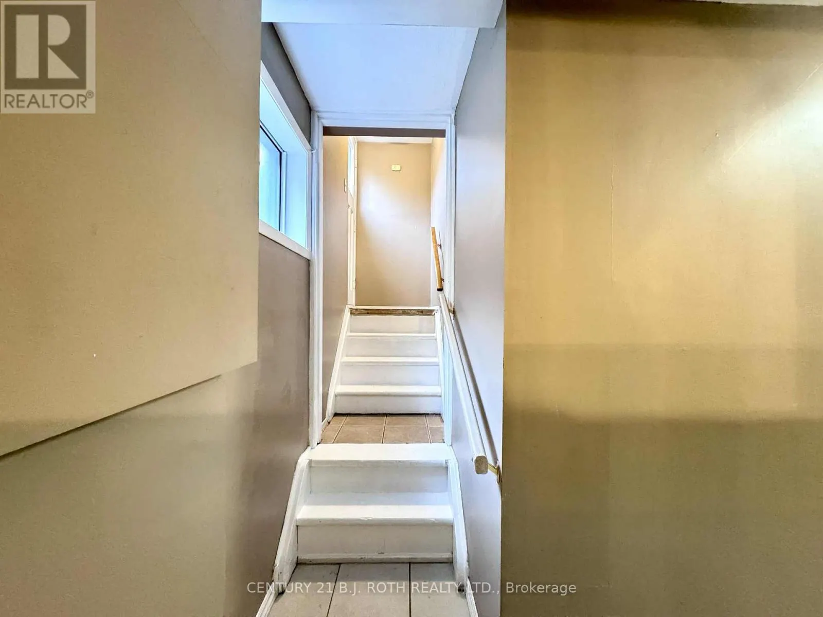 LOWER - 141 GUNN STREET