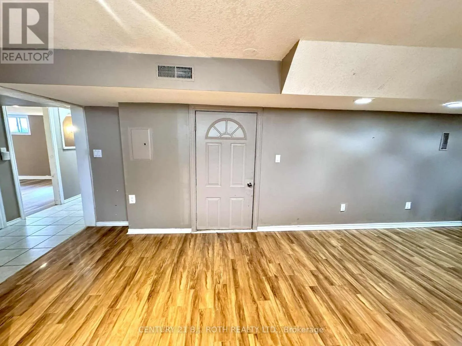 LOWER - 141 GUNN STREET