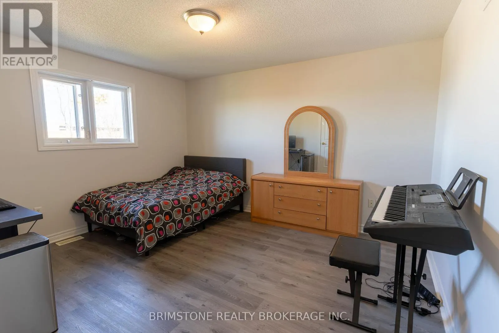 6 SILVERCREEK CRESCENT