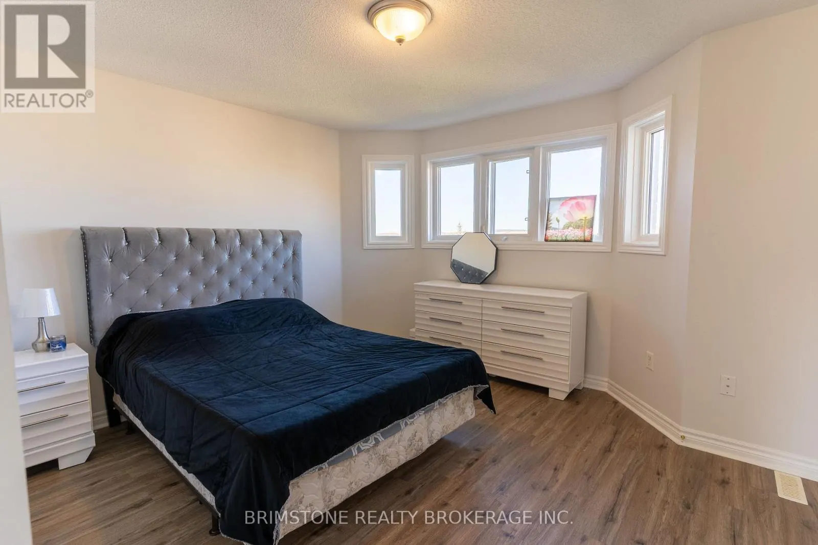 6 SILVERCREEK CRESCENT