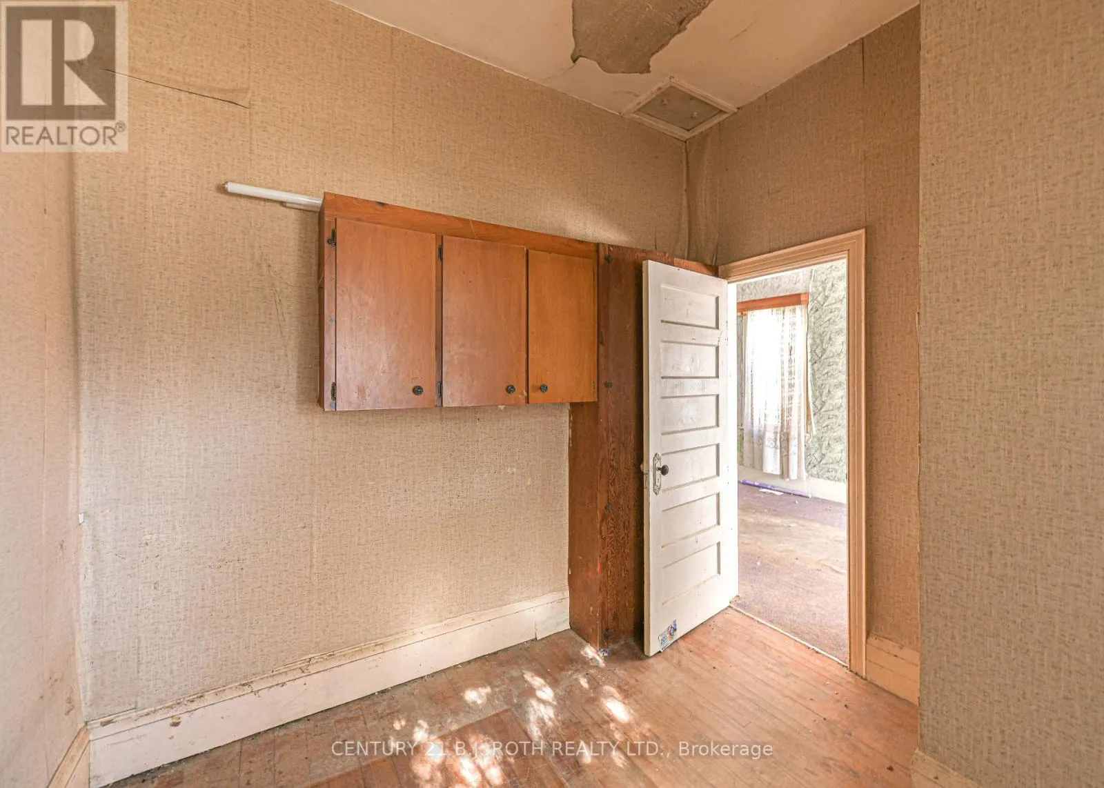 136 COLDWATER ROAD W