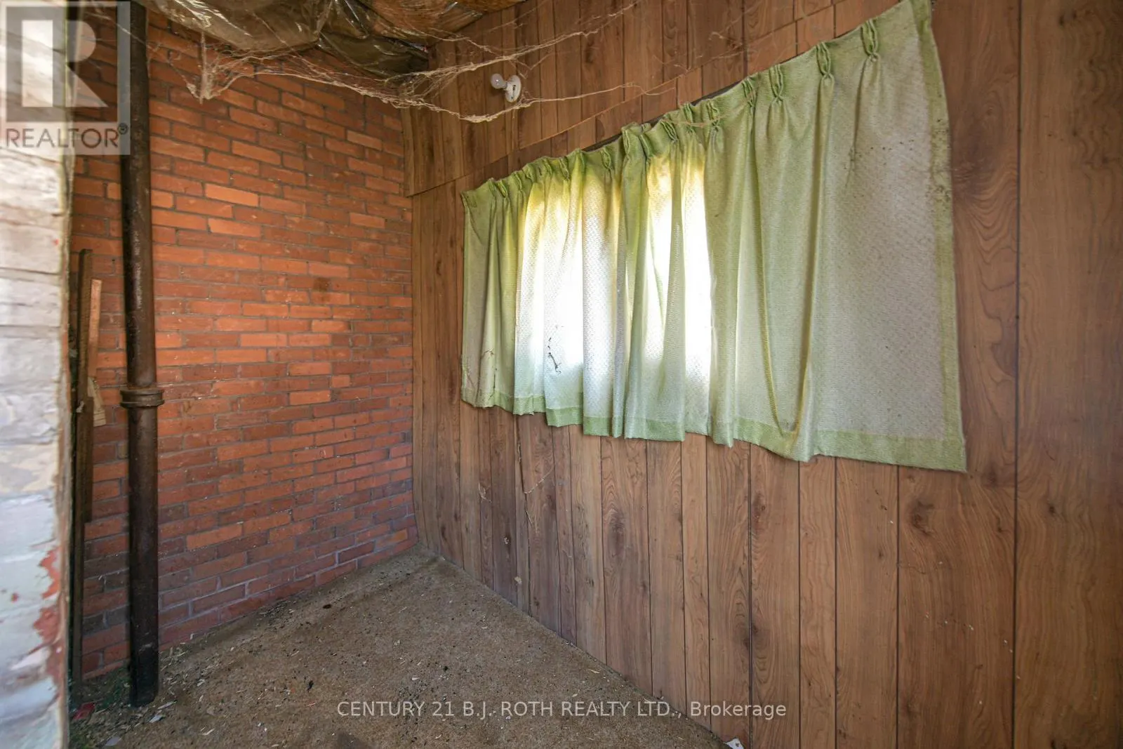 136 COLDWATER ROAD W