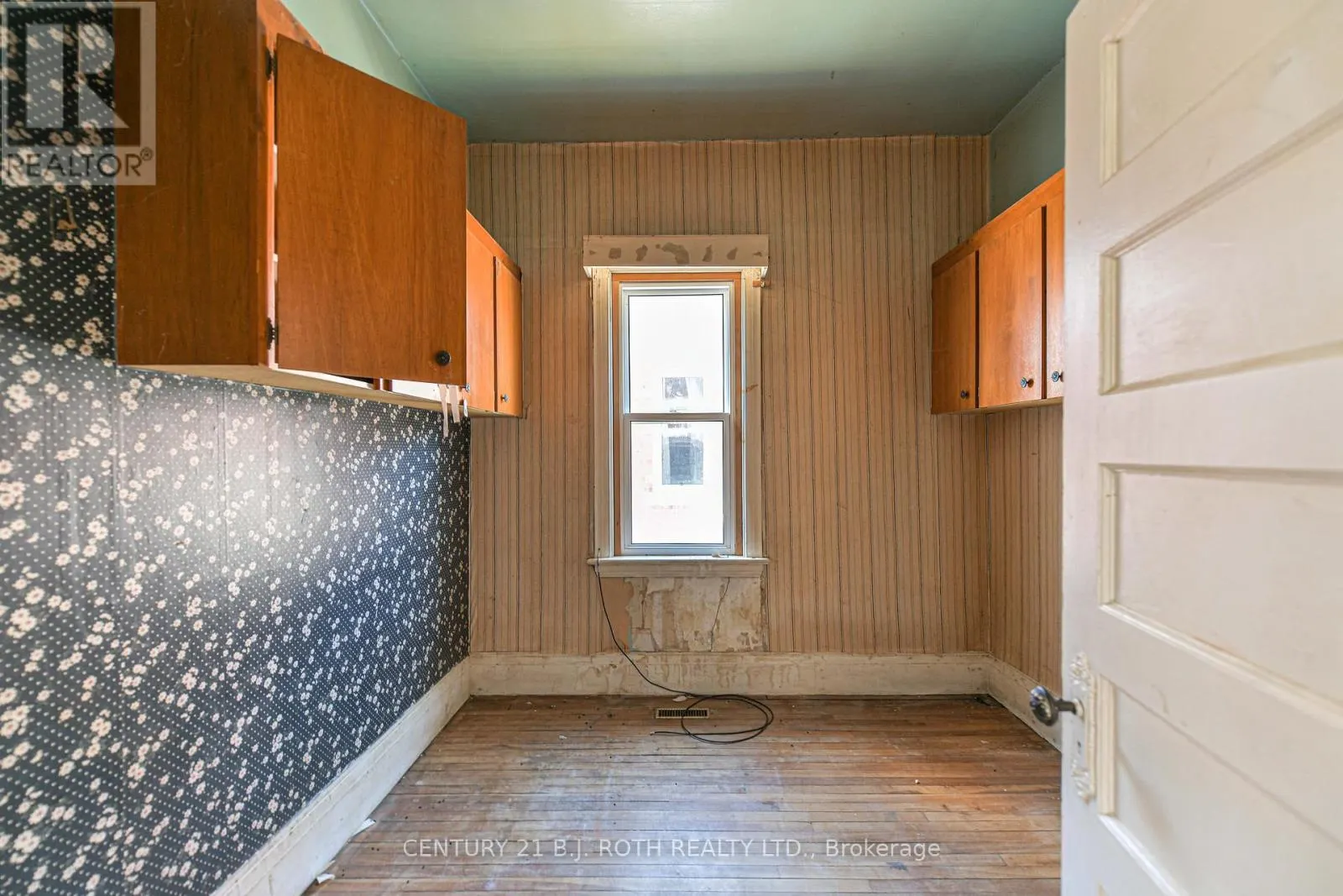 136 COLDWATER ROAD W