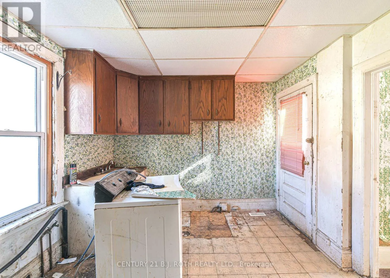 136 COLDWATER ROAD W