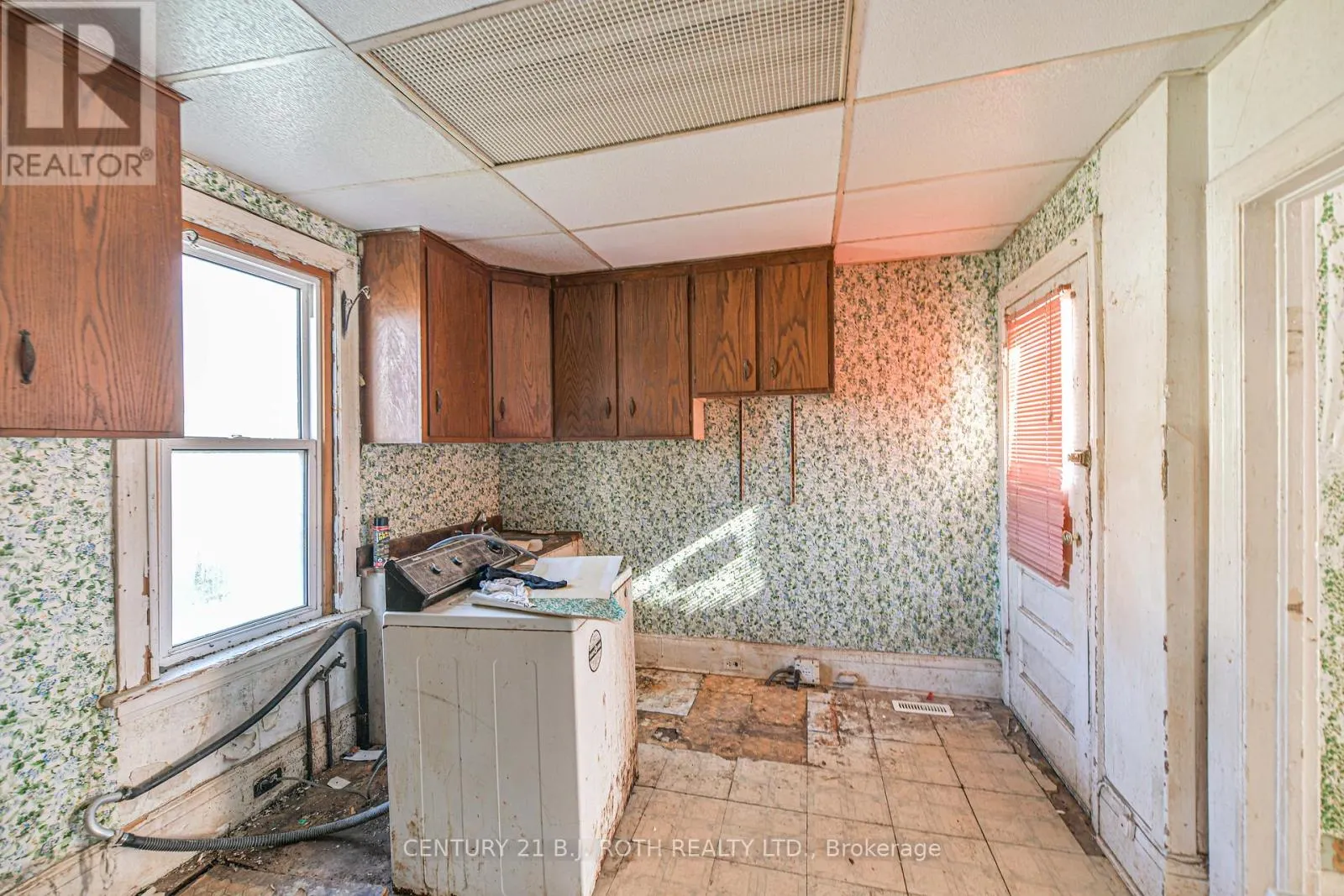 136 COLDWATER ROAD W