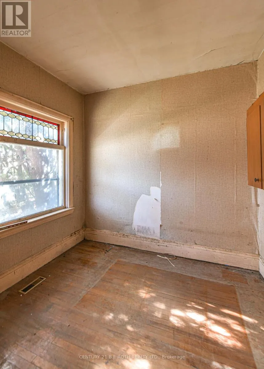 136 COLDWATER ROAD W