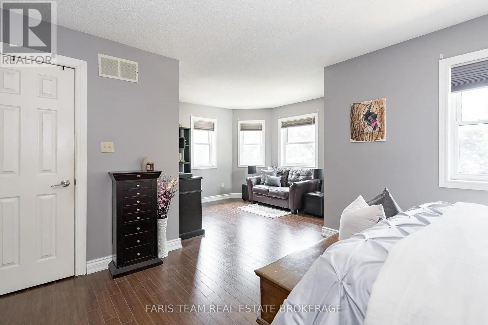 142 LIVINGSTONE STREET W