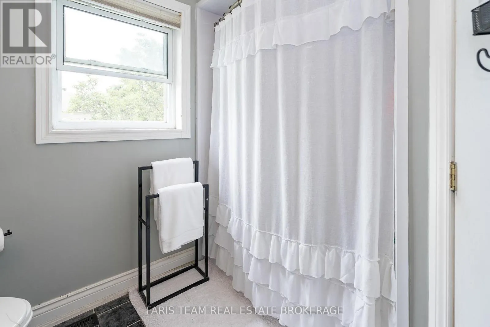 142 LIVINGSTONE STREET W