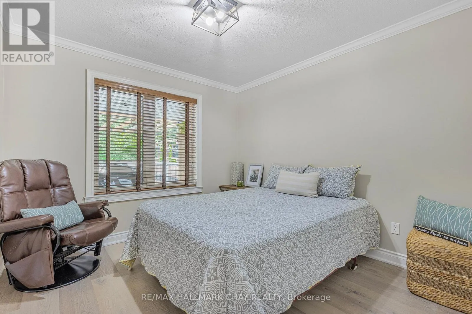 1256 RAINBOW VALLEY ROAD W