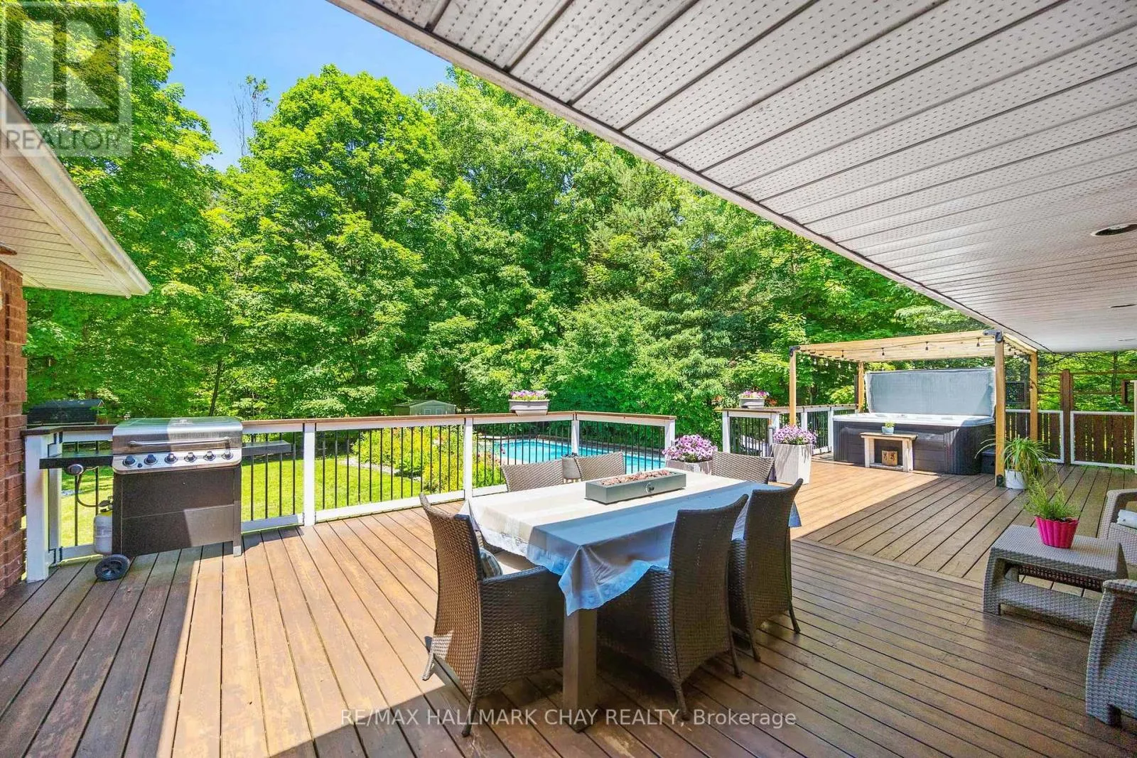 1256 RAINBOW VALLEY ROAD W