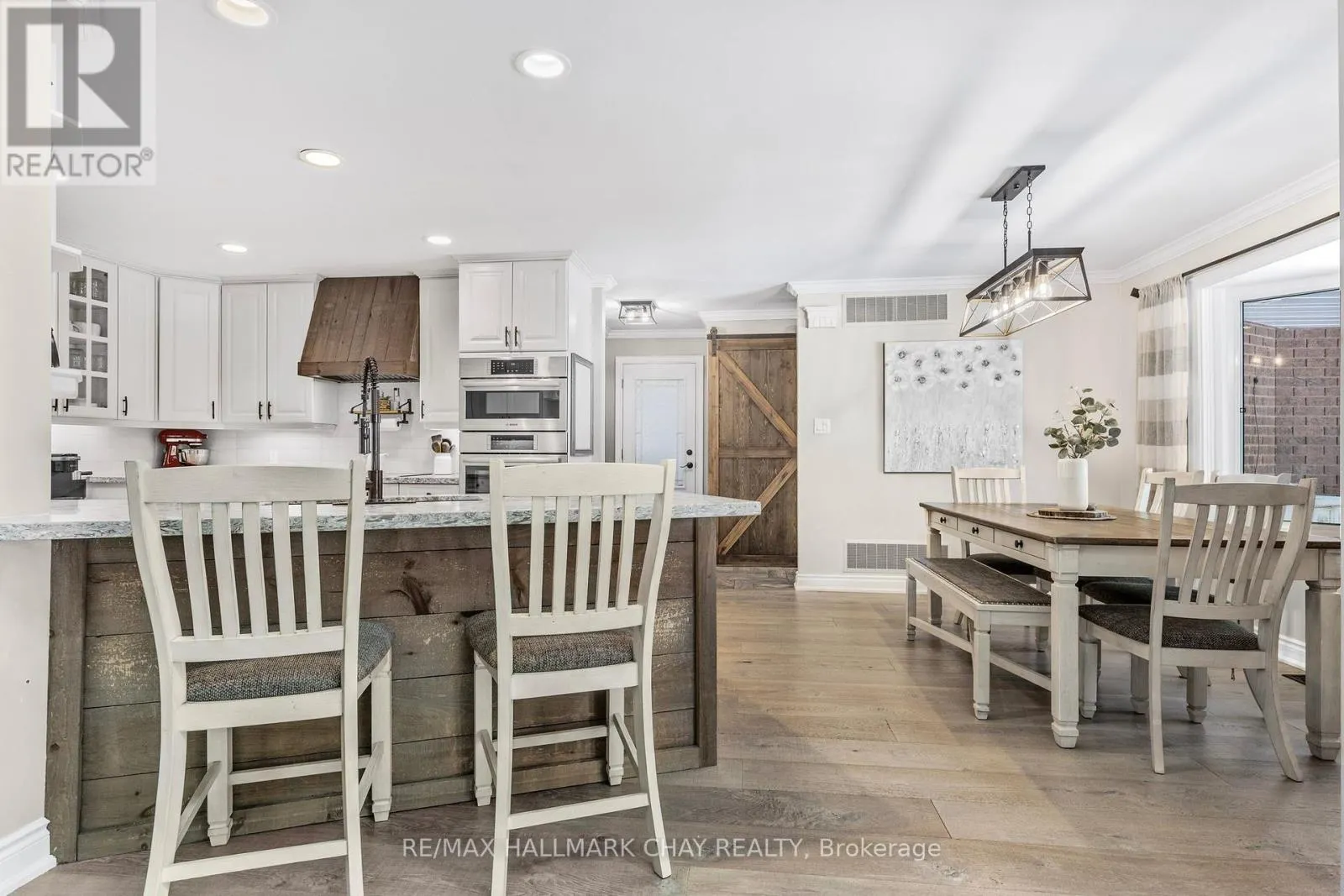 1256 RAINBOW VALLEY ROAD W