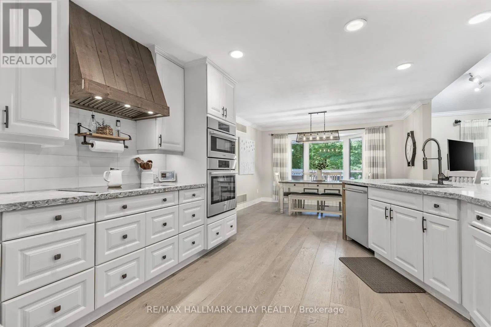 1256 RAINBOW VALLEY ROAD W