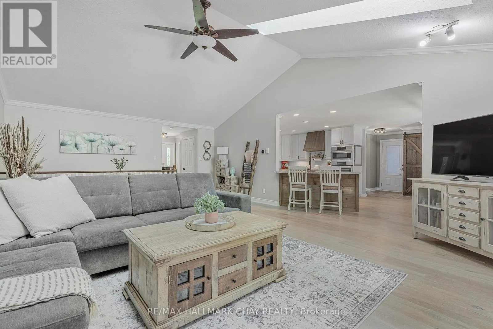 1256 RAINBOW VALLEY ROAD W