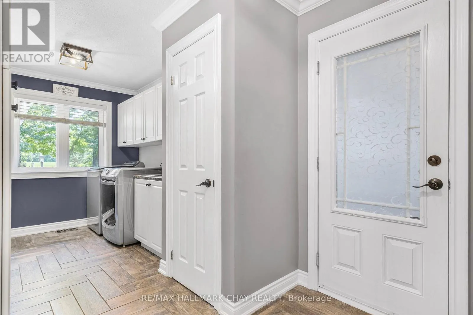 1256 RAINBOW VALLEY ROAD W