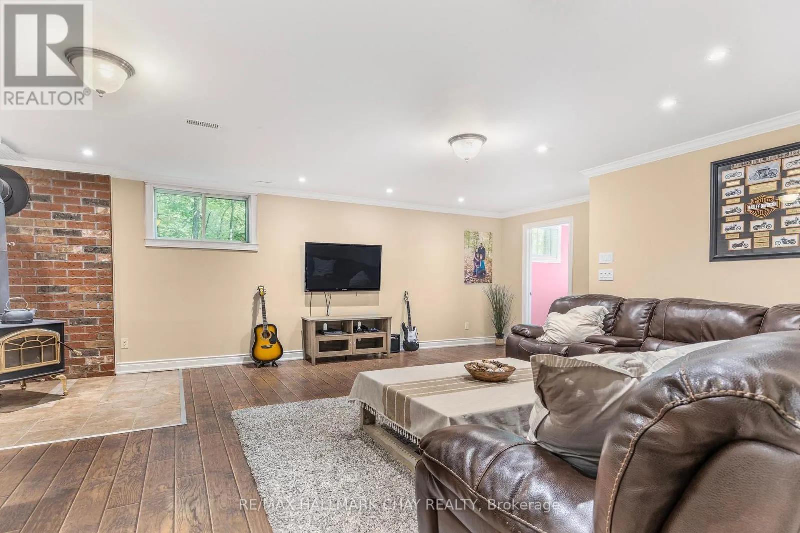 1256 RAINBOW VALLEY ROAD W