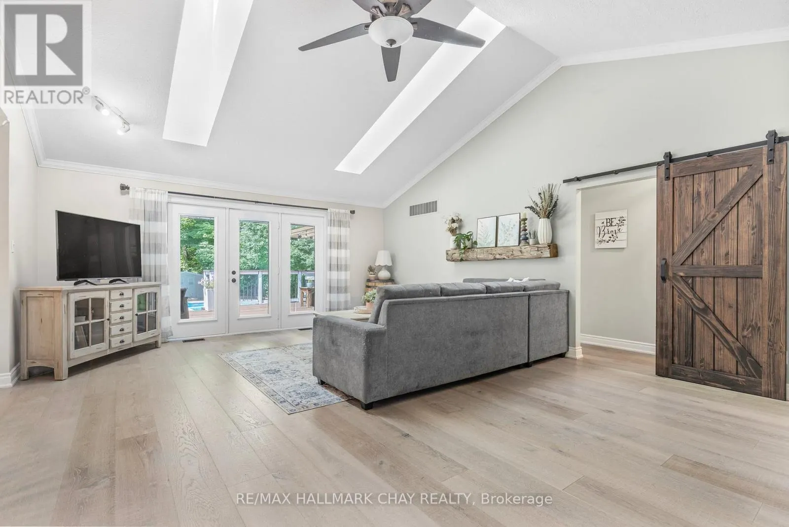 1256 RAINBOW VALLEY ROAD W