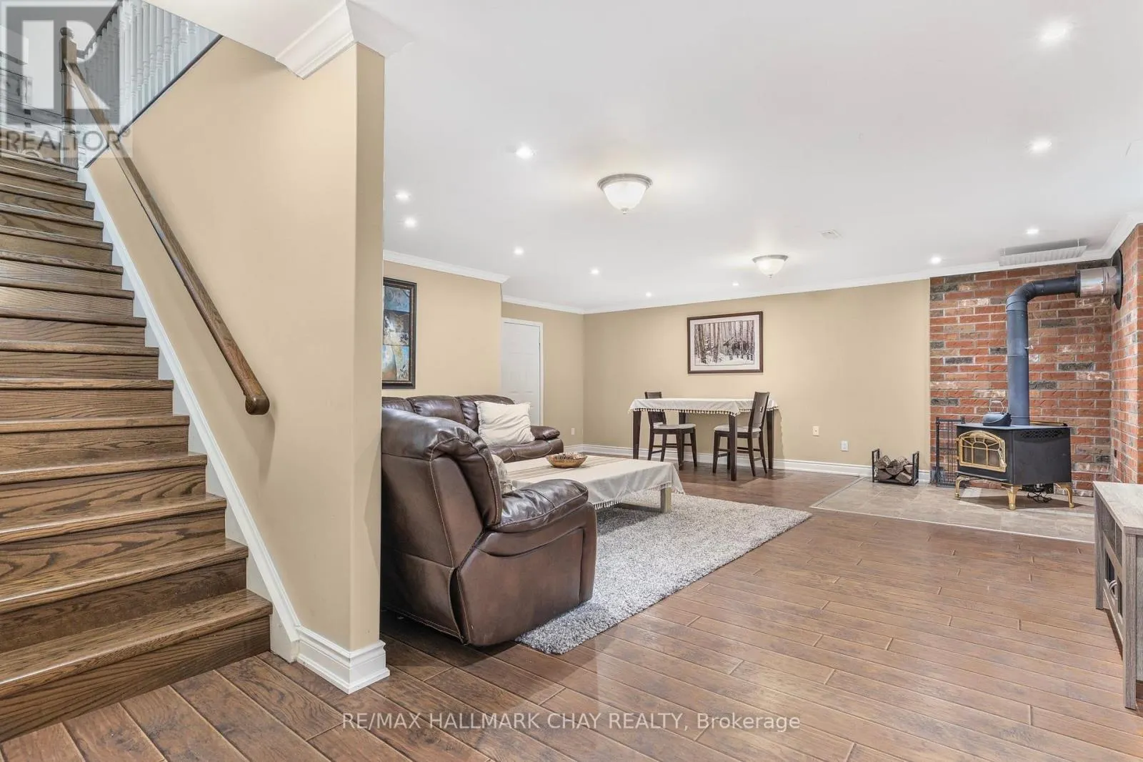 1256 RAINBOW VALLEY ROAD W