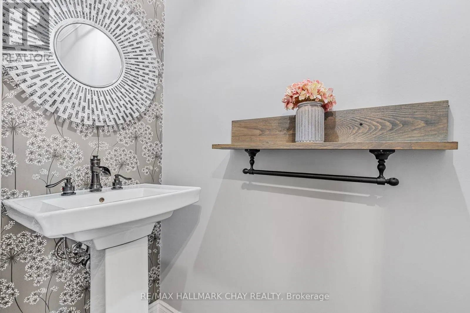 1256 RAINBOW VALLEY ROAD W