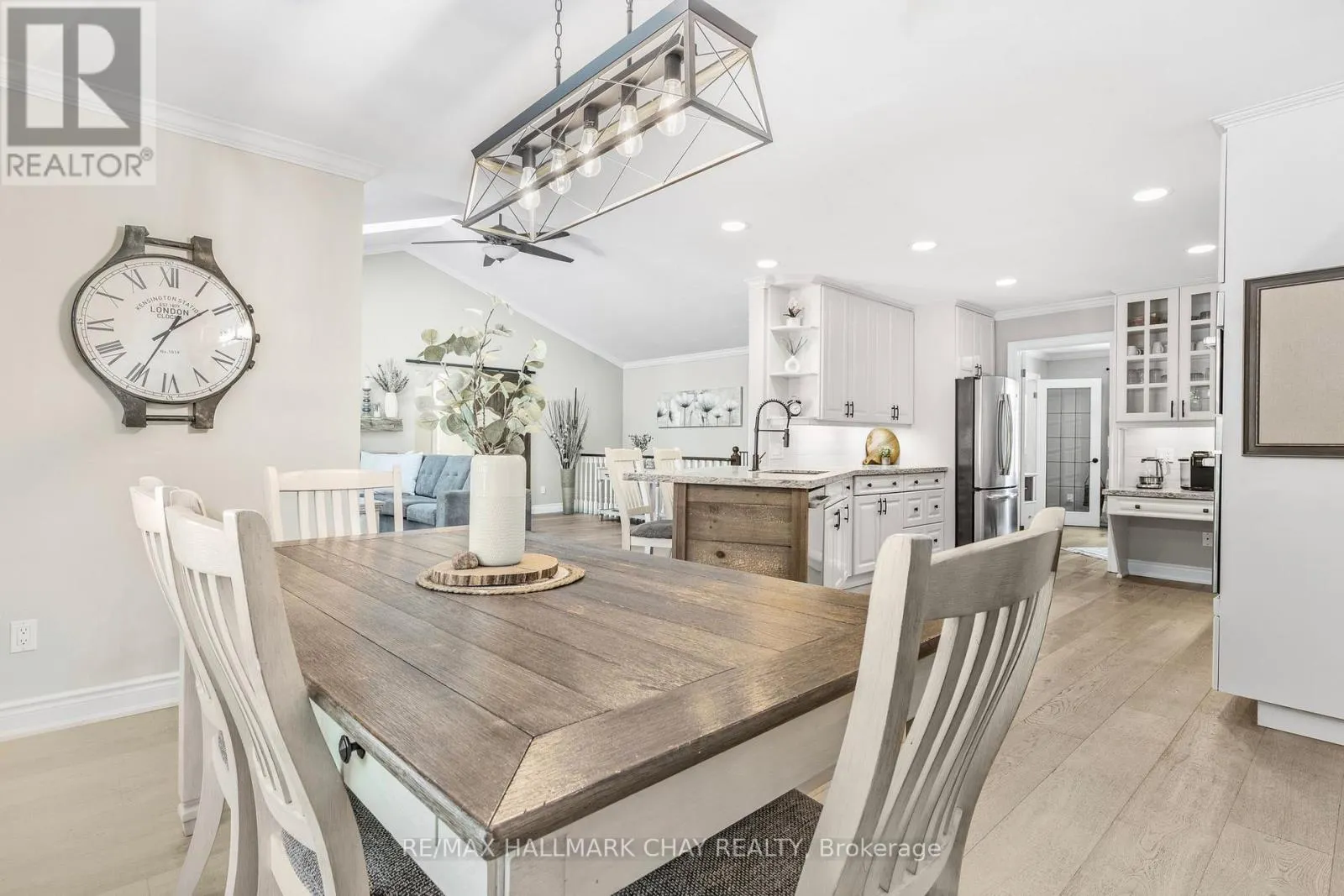 1256 RAINBOW VALLEY ROAD W