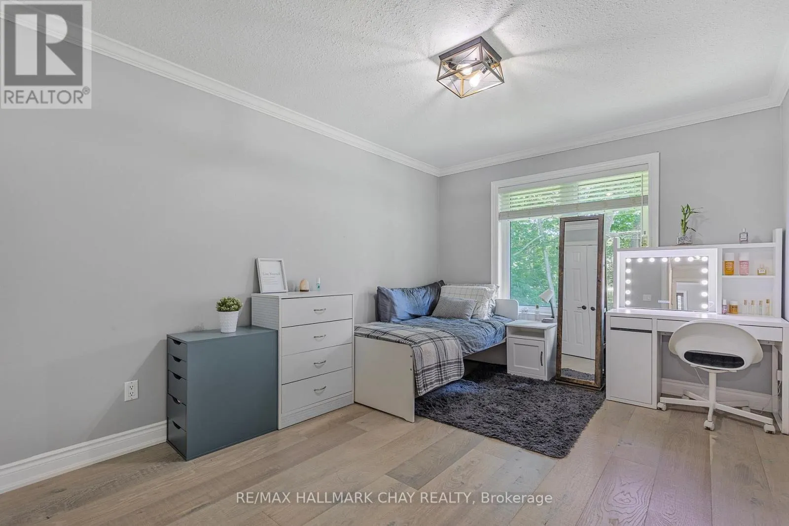 1256 RAINBOW VALLEY ROAD W