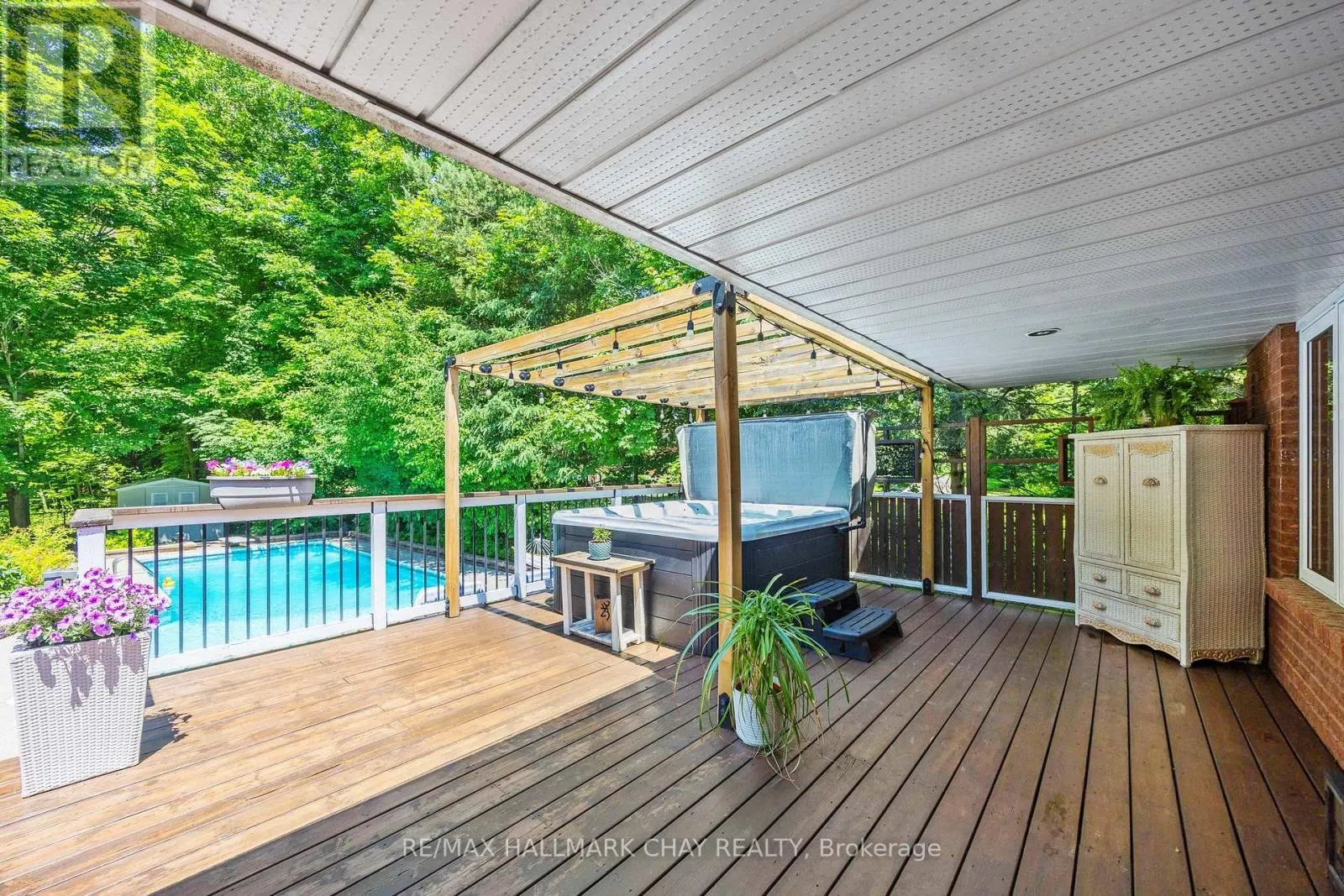 1256 RAINBOW VALLEY ROAD W