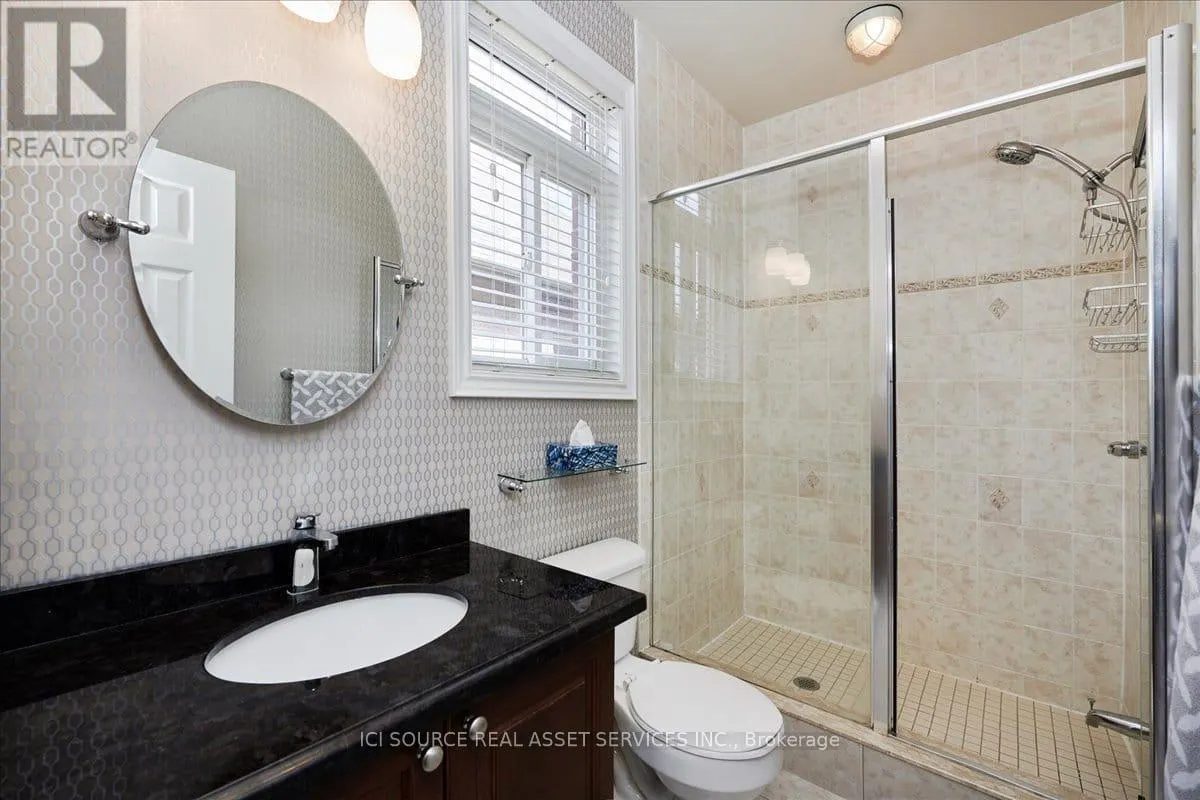 6 VERSAILLES CRESCENT