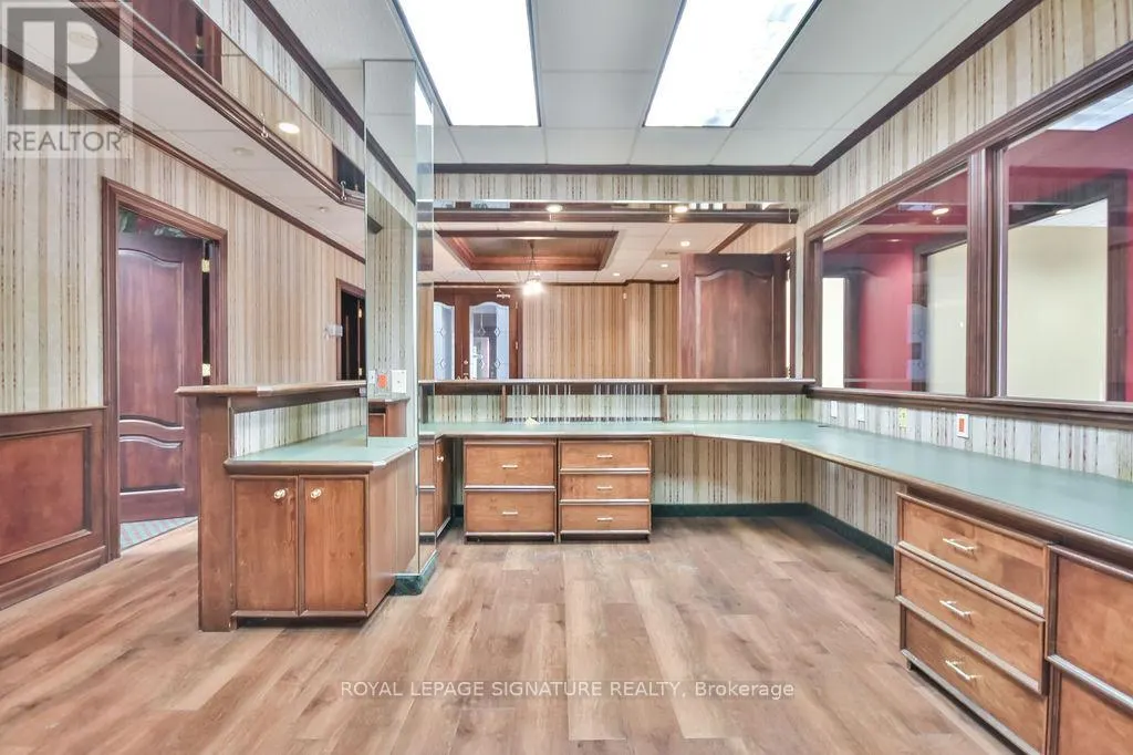 100 - 19 FRONT STREET N