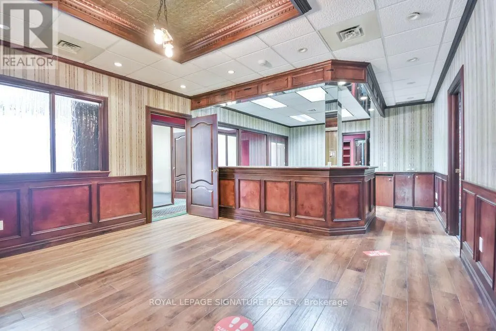 100 - 19 FRONT STREET N