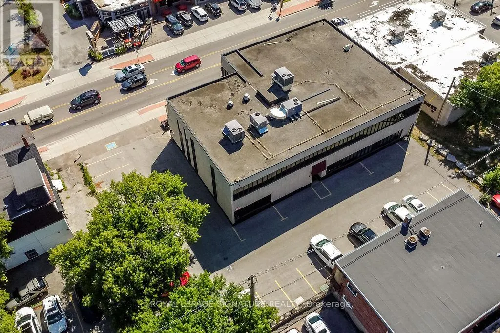 202 - 19 FRONT STREET N