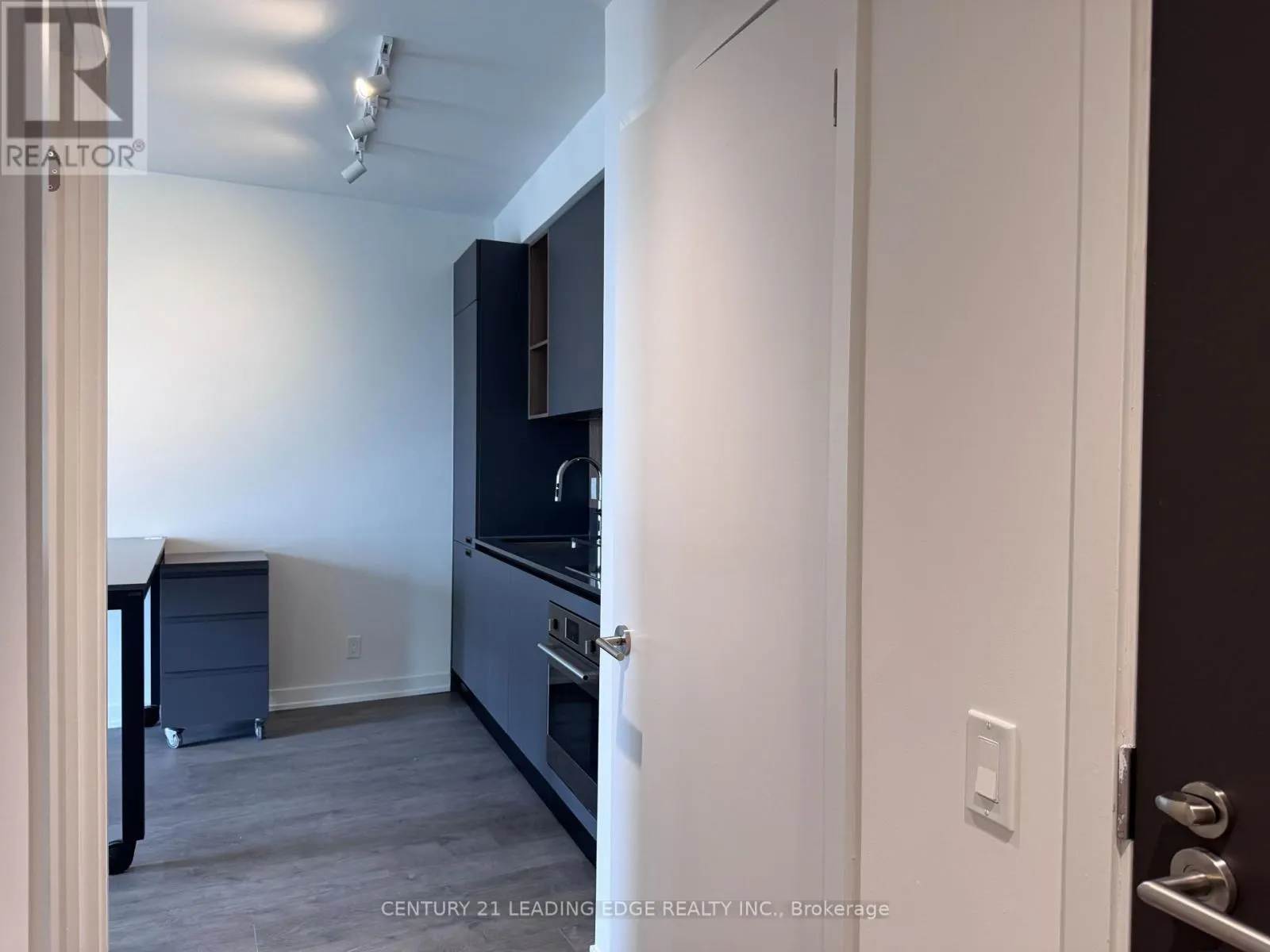 1606 - 39 MARY STREET