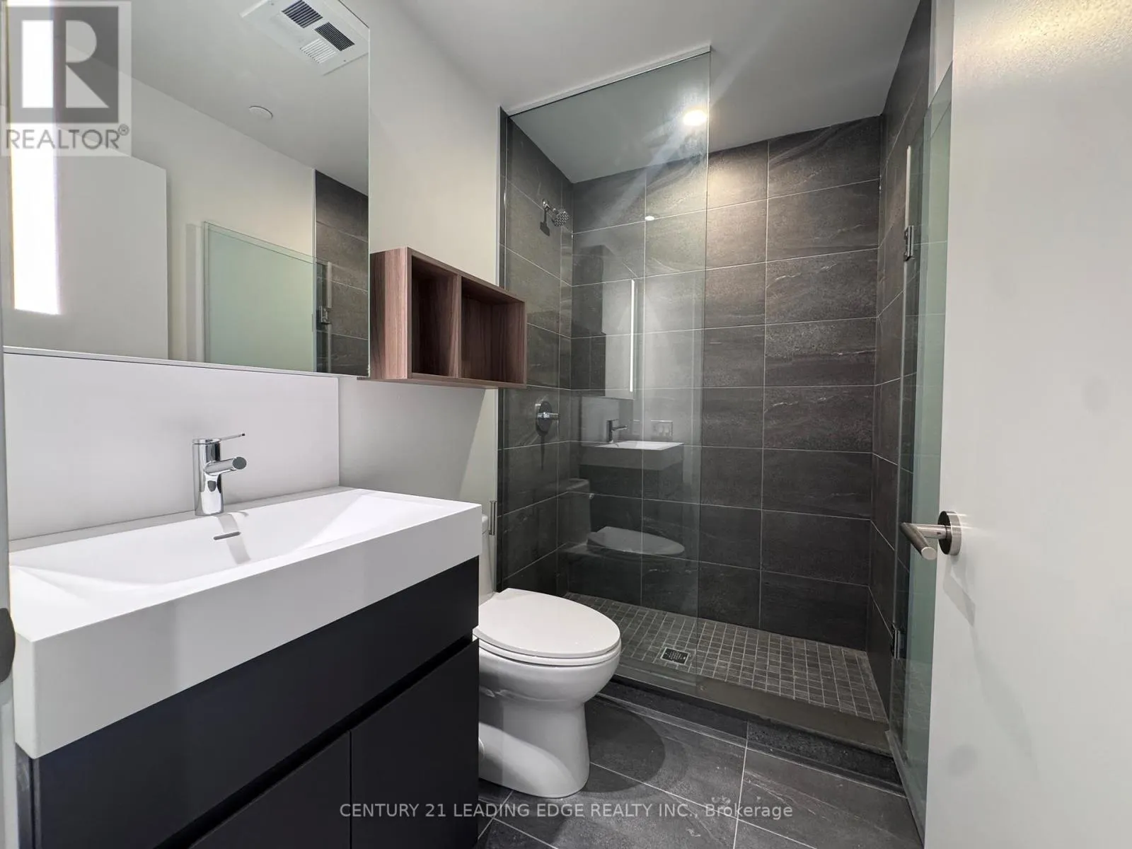 1606 - 39 MARY STREET