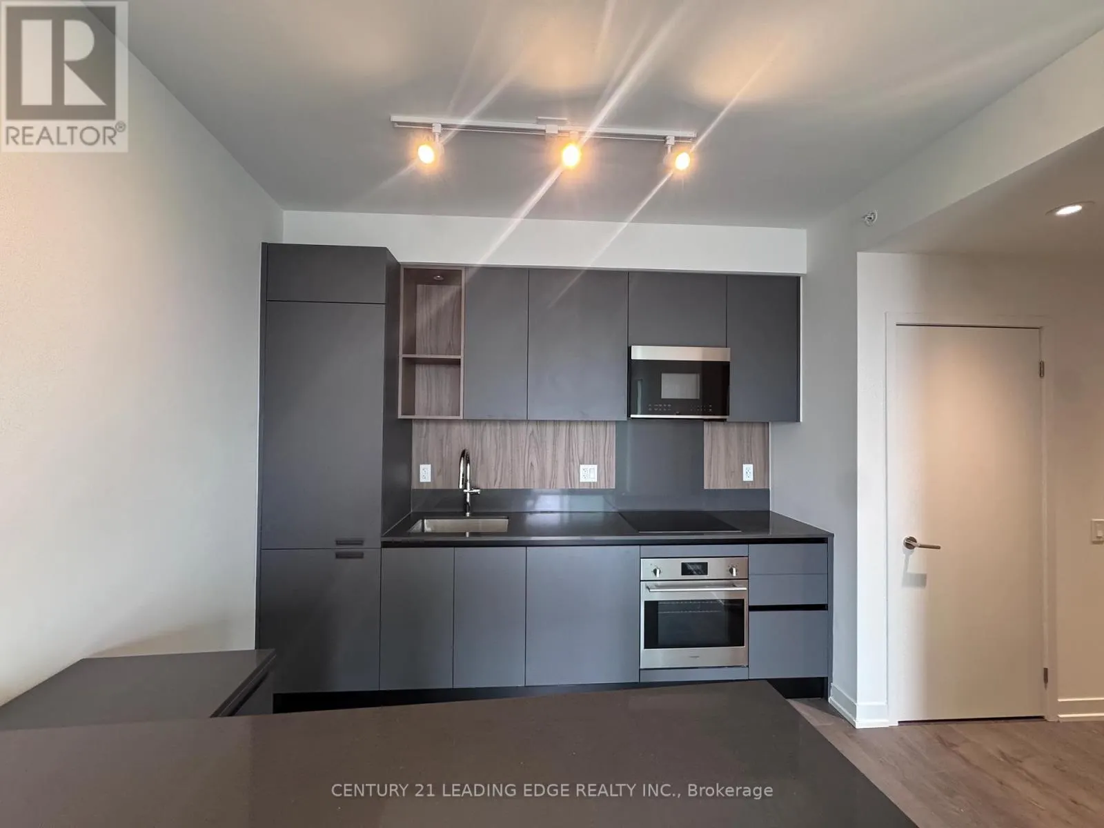 1606 - 39 MARY STREET