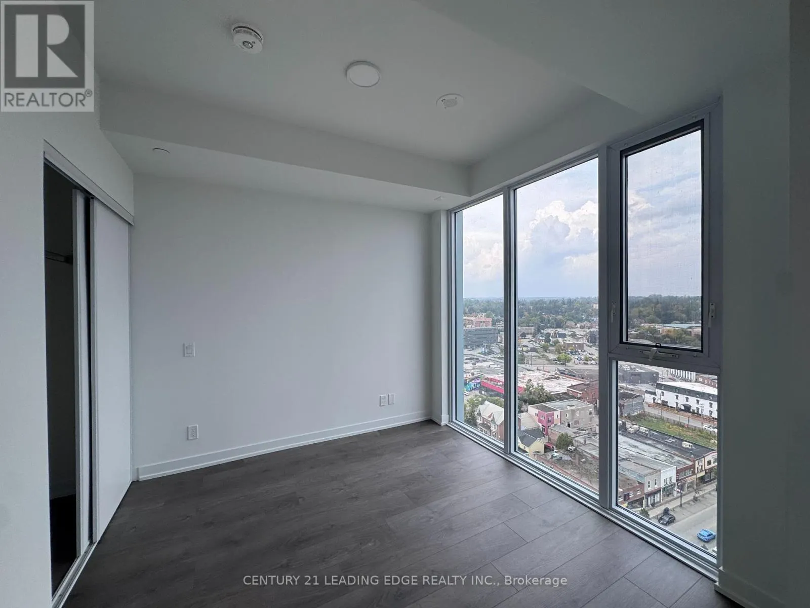 1606 - 39 MARY STREET