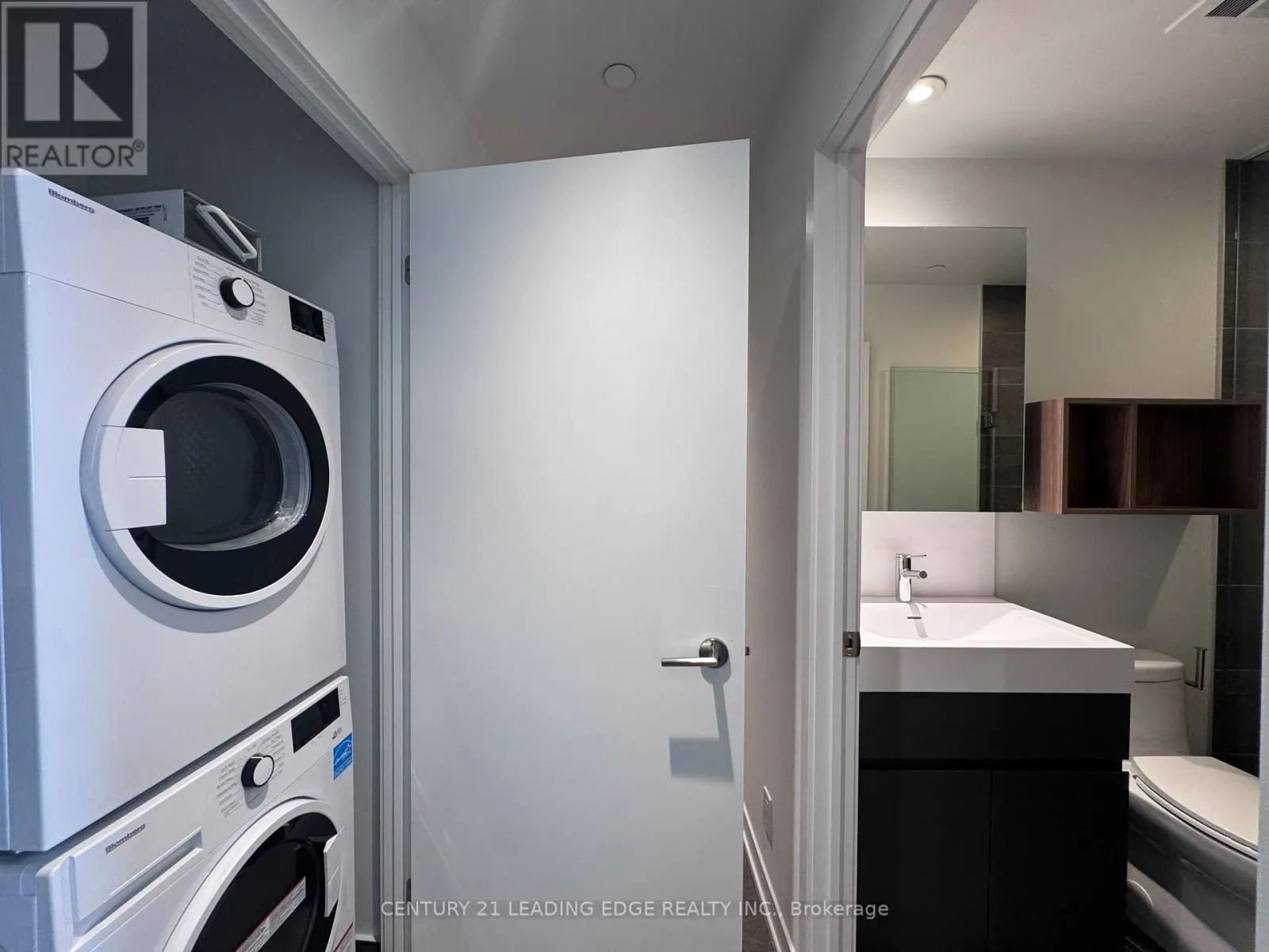 1606 - 39 MARY STREET