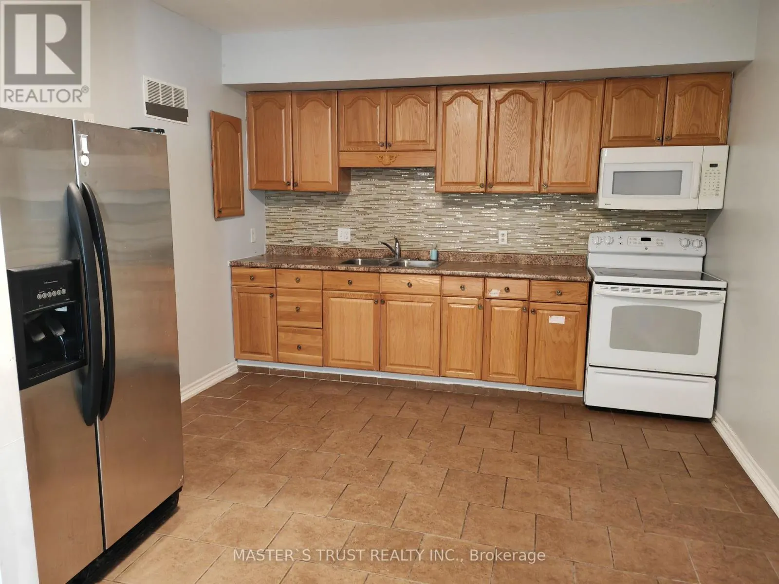 UNIT 3 - 286 GEORGIAN DRIVE