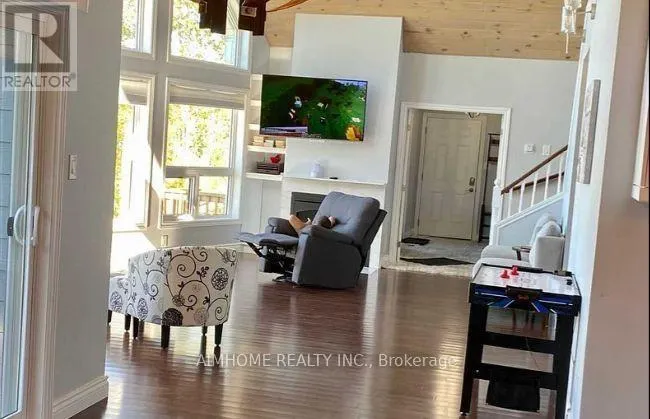 2858 LAKESHORE ROAD E