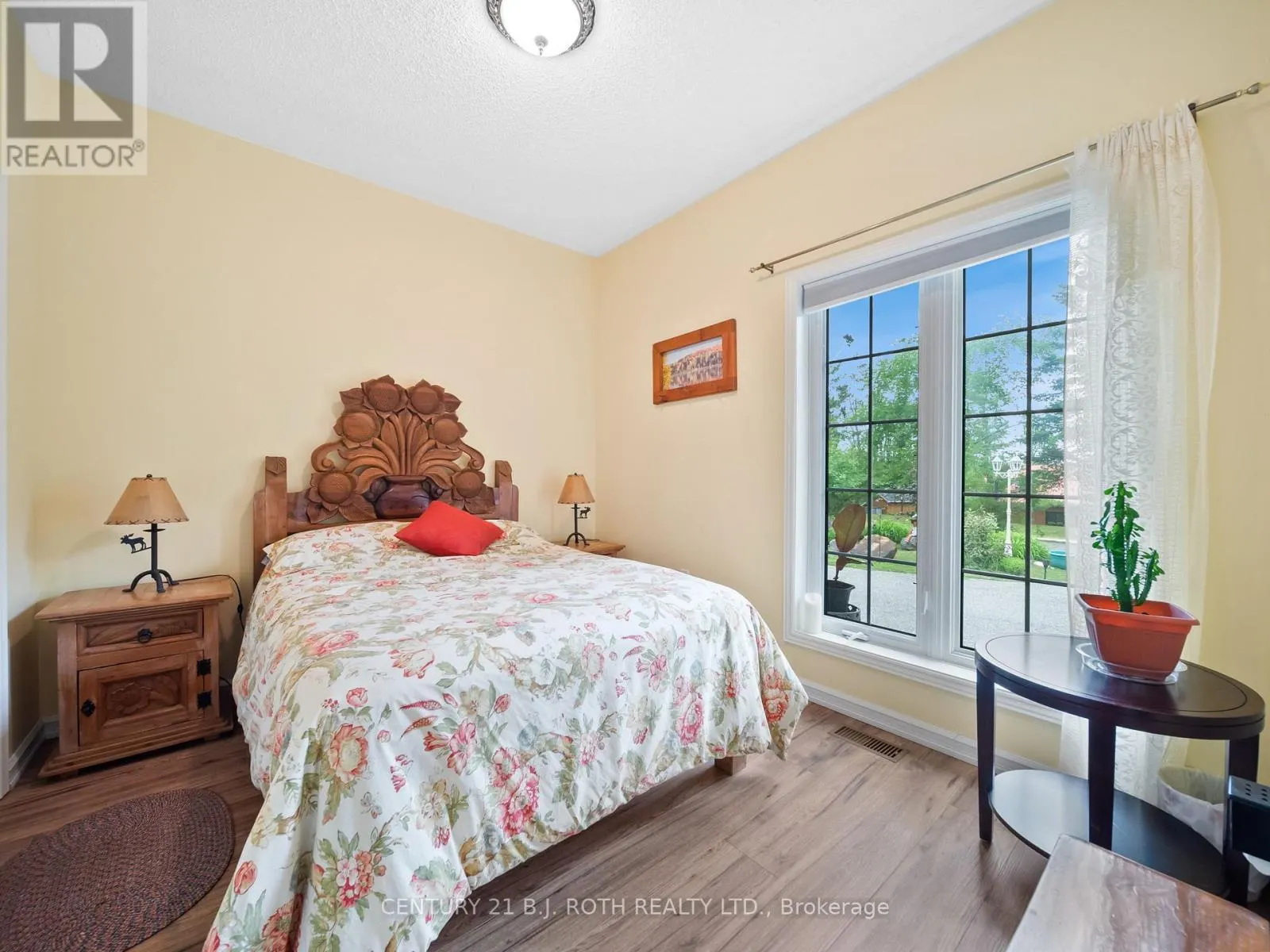 4 BEECHWOOD CRESCENT