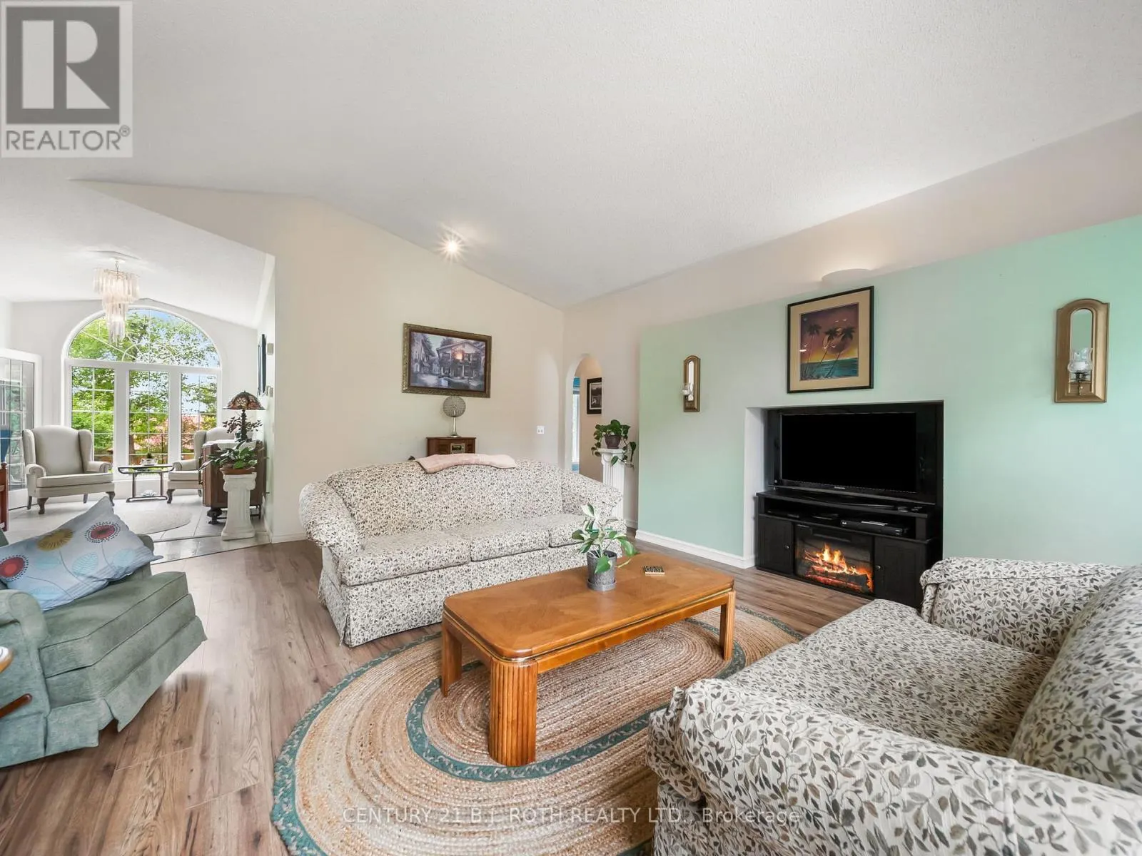 4 BEECHWOOD CRESCENT