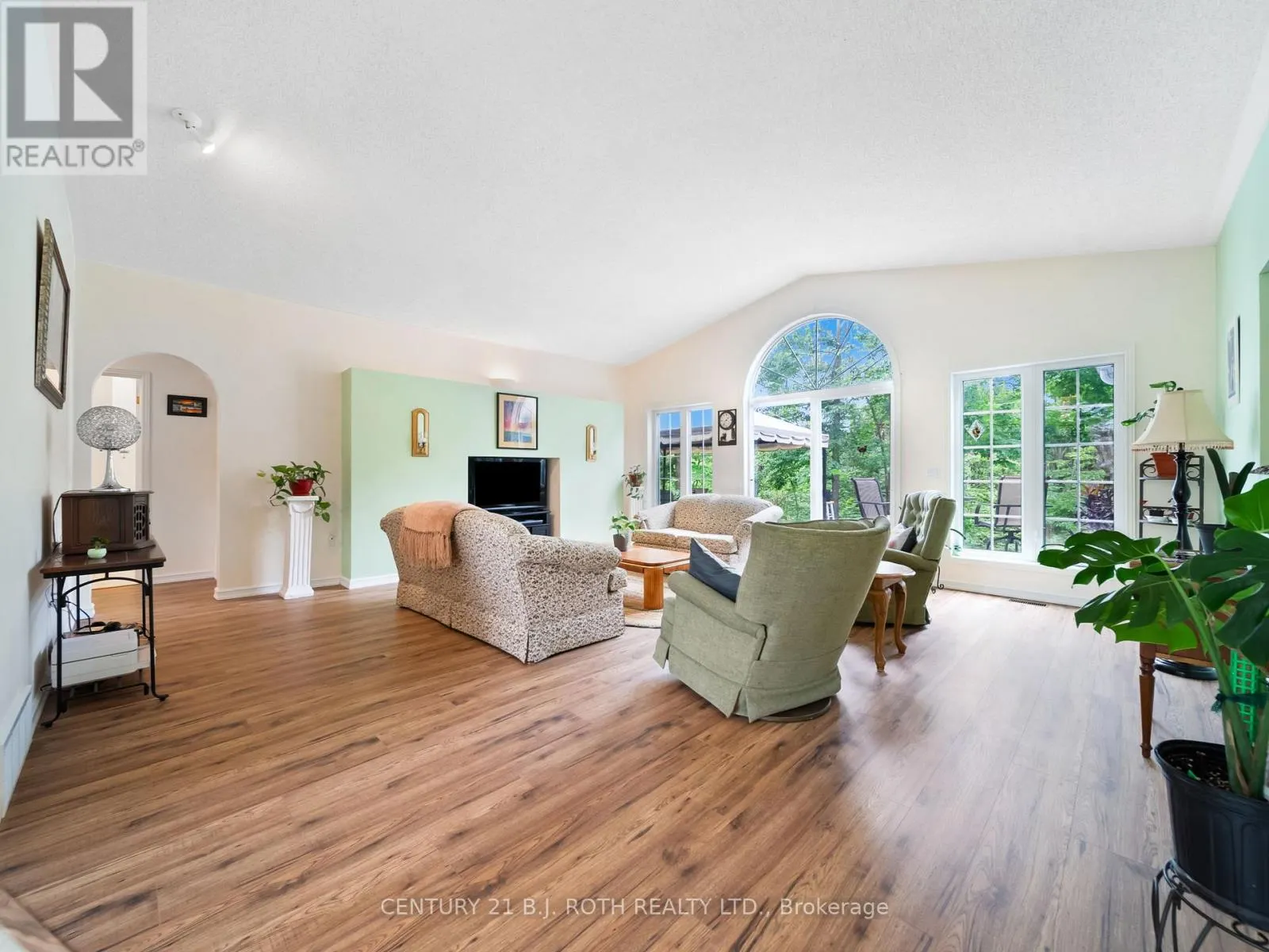 4 BEECHWOOD CRESCENT