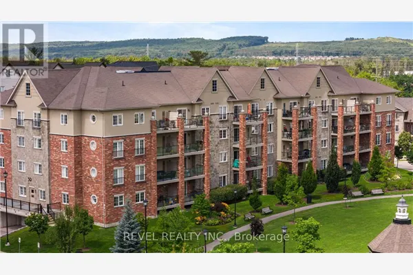 106 - 39 FERNDALE DRIVE S