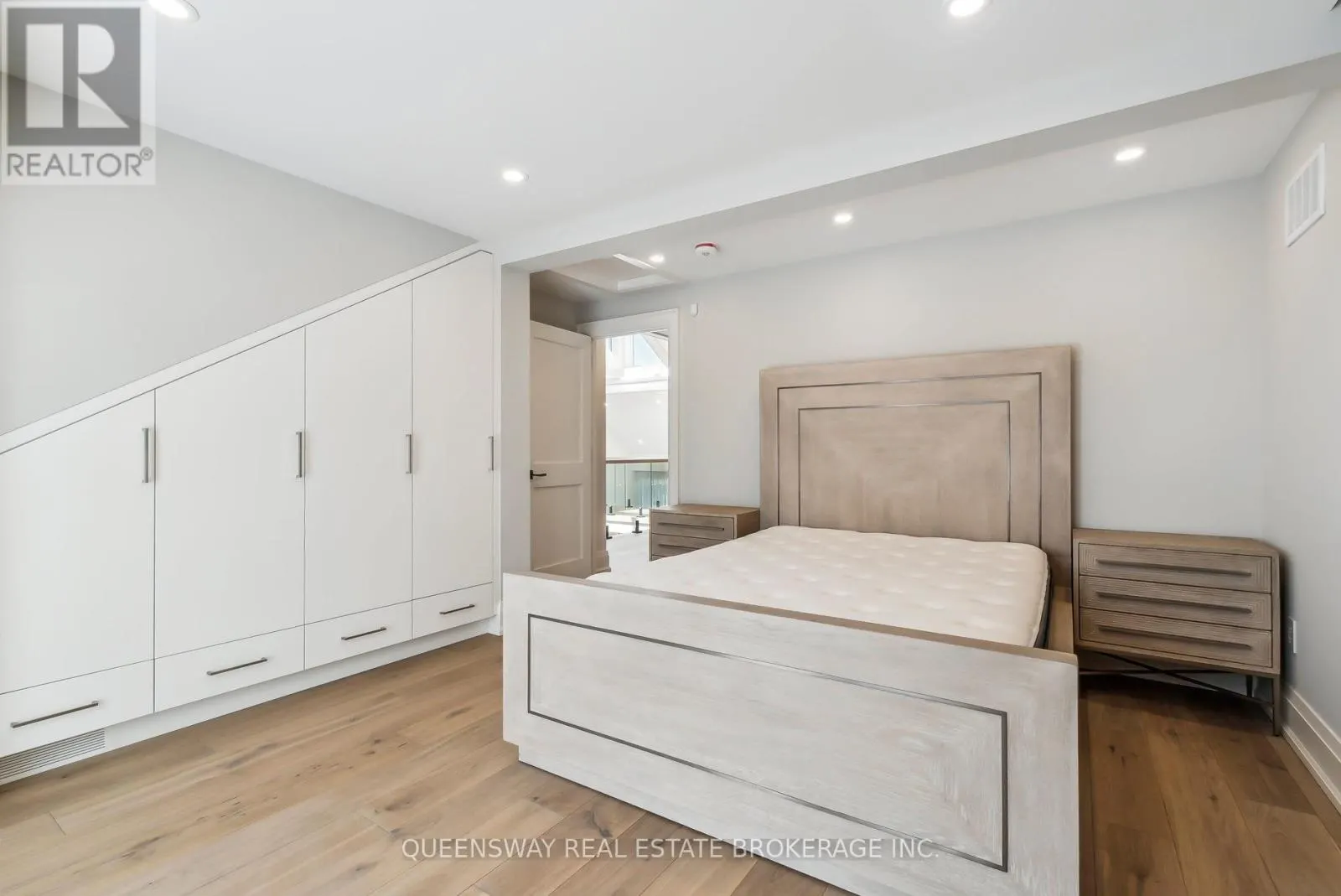36 PIONEER TRAIL