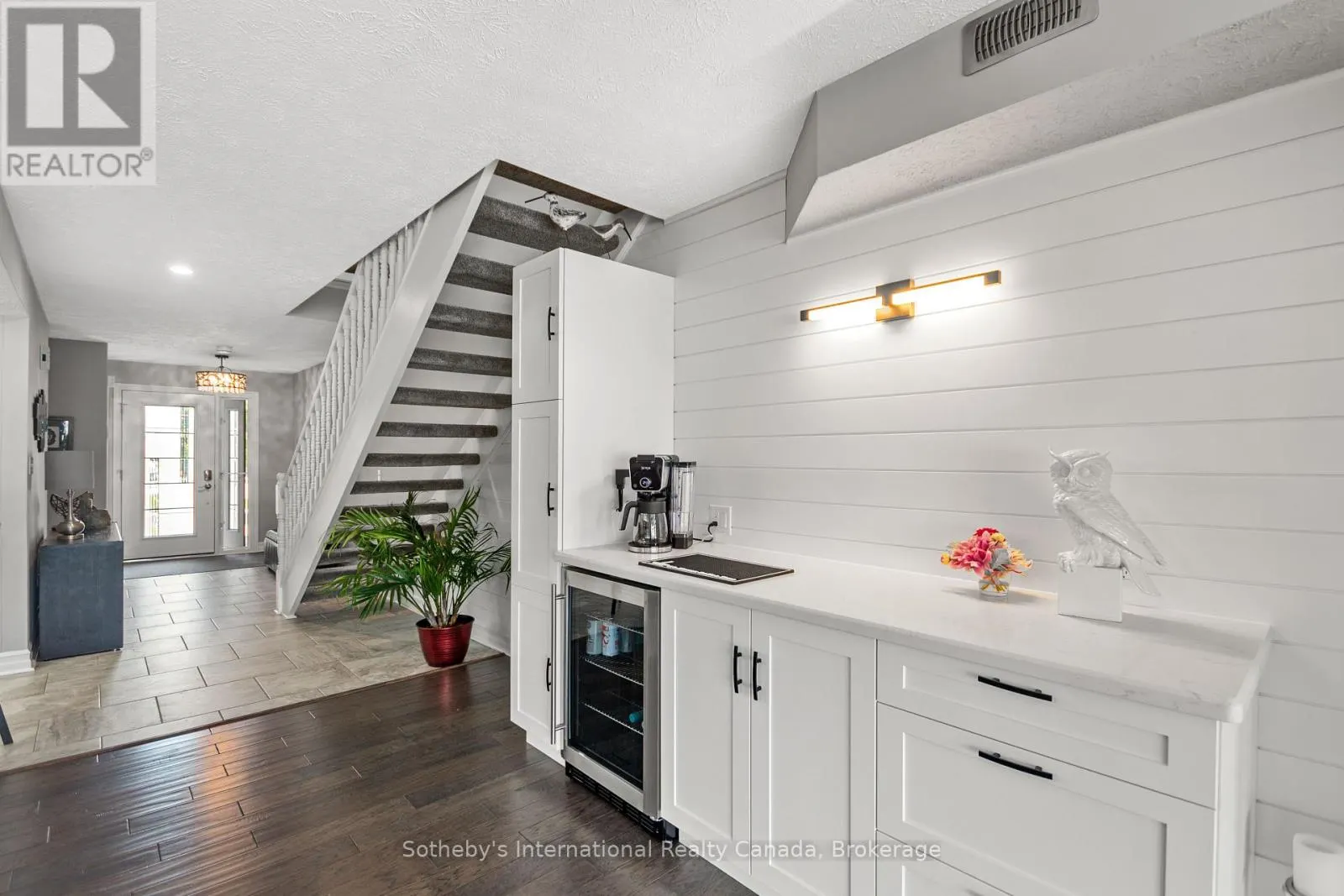 10 - 8 BECK BOULEVARD #10